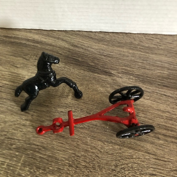 Vtg Black Horse and Red Wagon Cast Metal Decor - Picture 10 of 11